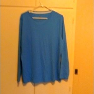 Long sleeve scoop neck shirt
